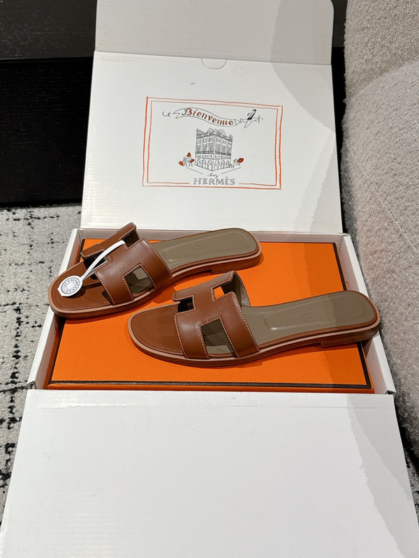 H*rmes Sandals