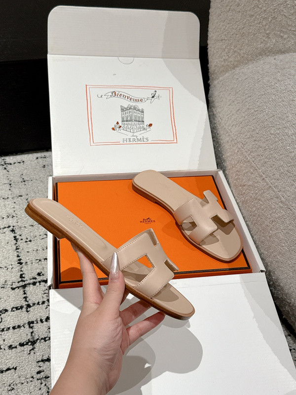 H*rmes Sandals