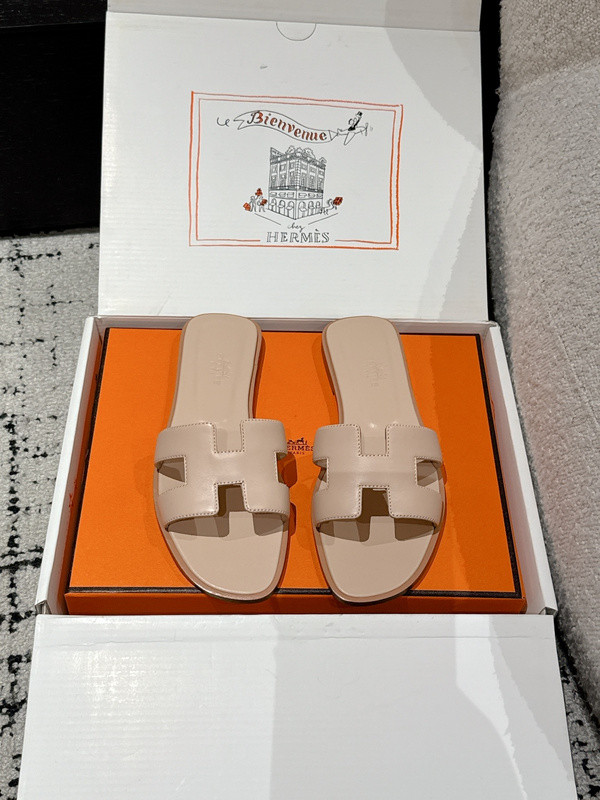 H*rmes Sandals