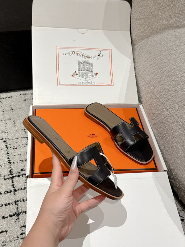 H*rmes Sandals