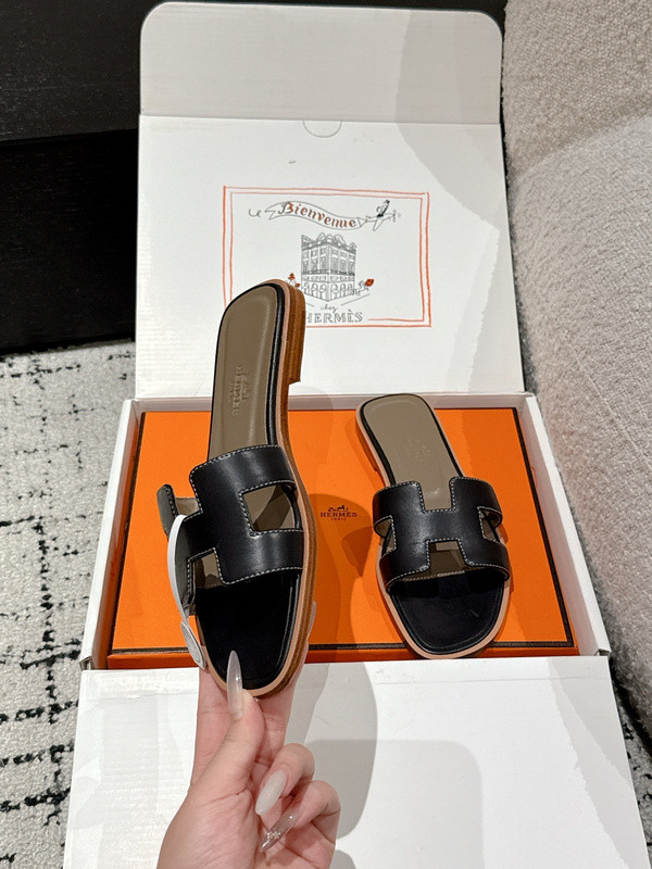 H*rmes Sandals