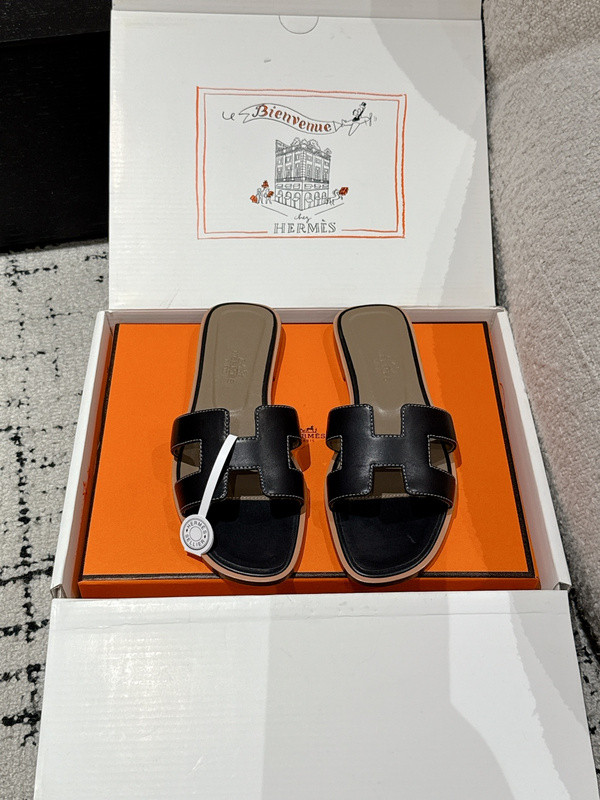 H*rmes Sandals