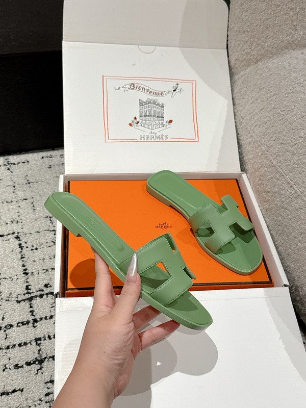 H*rmes Sandals