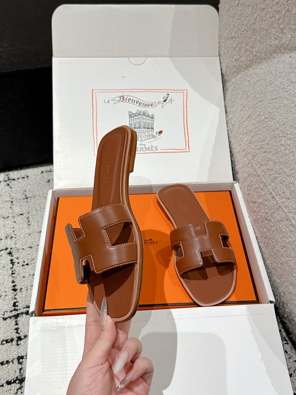 H*rmes Sandals
