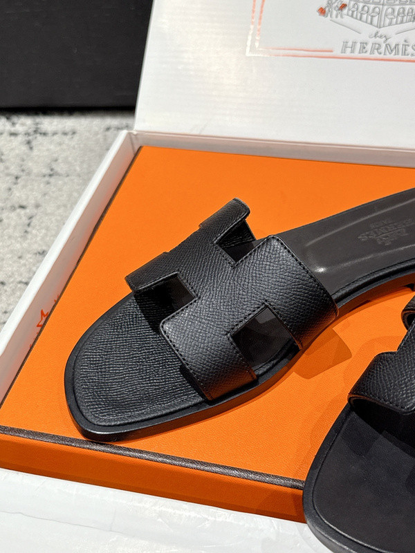 H*rmes Sandals