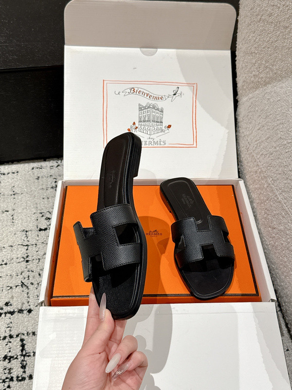 H*rmes Sandals