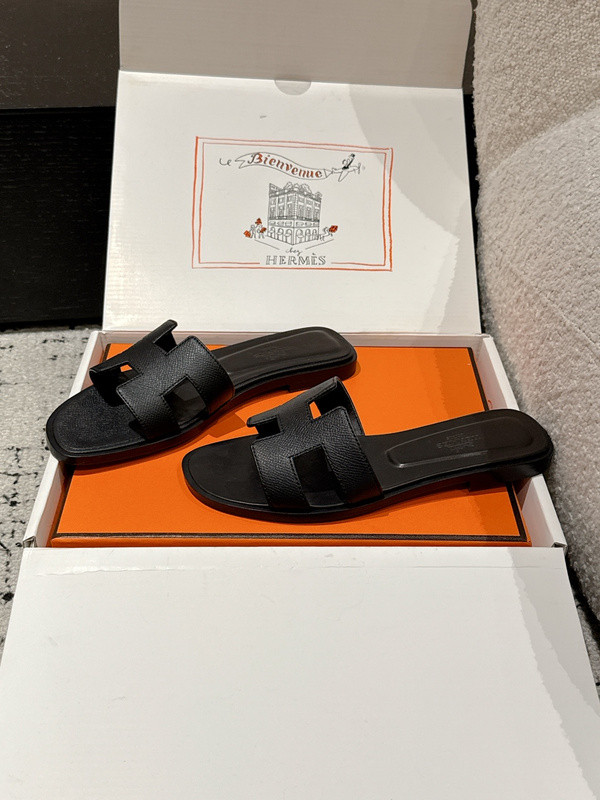 H*rmes Sandals