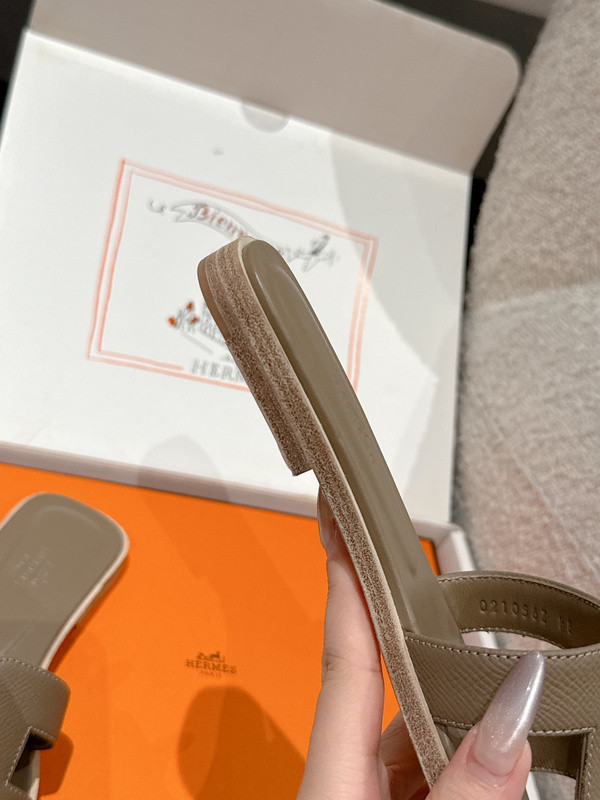 H*rmes Sandals