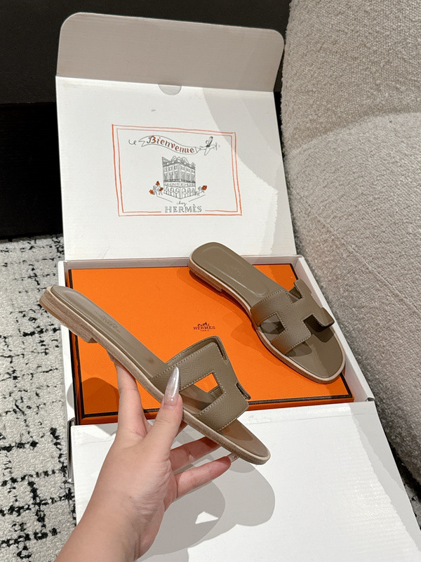 H*rmes Sandals