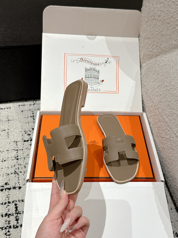H*rmes Sandals