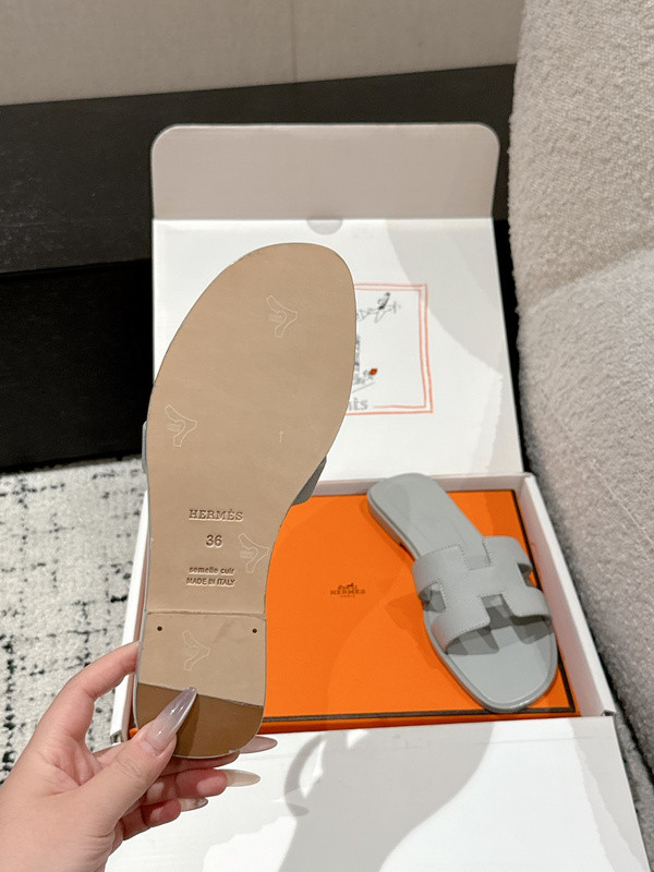 H*rmes Sandals