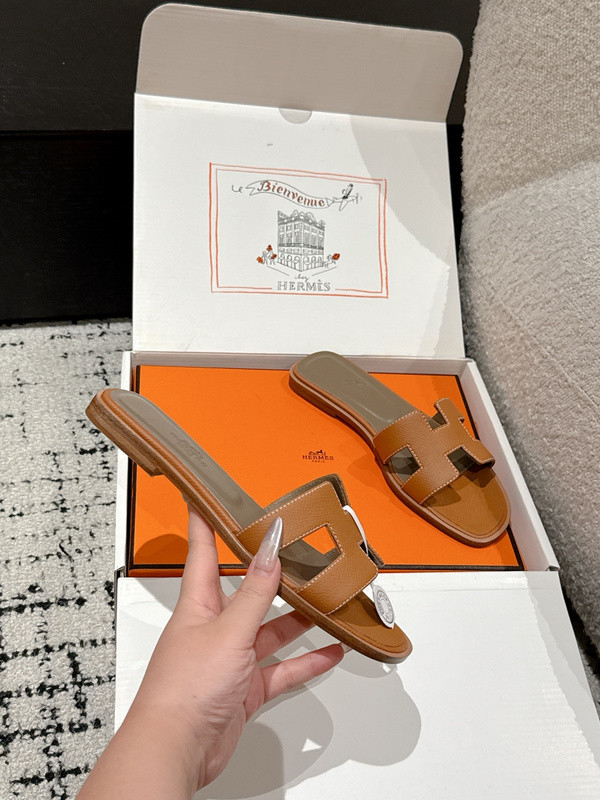 H*rmes Sandals