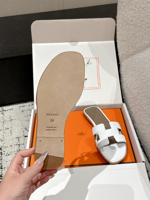 H*rmes Sandals