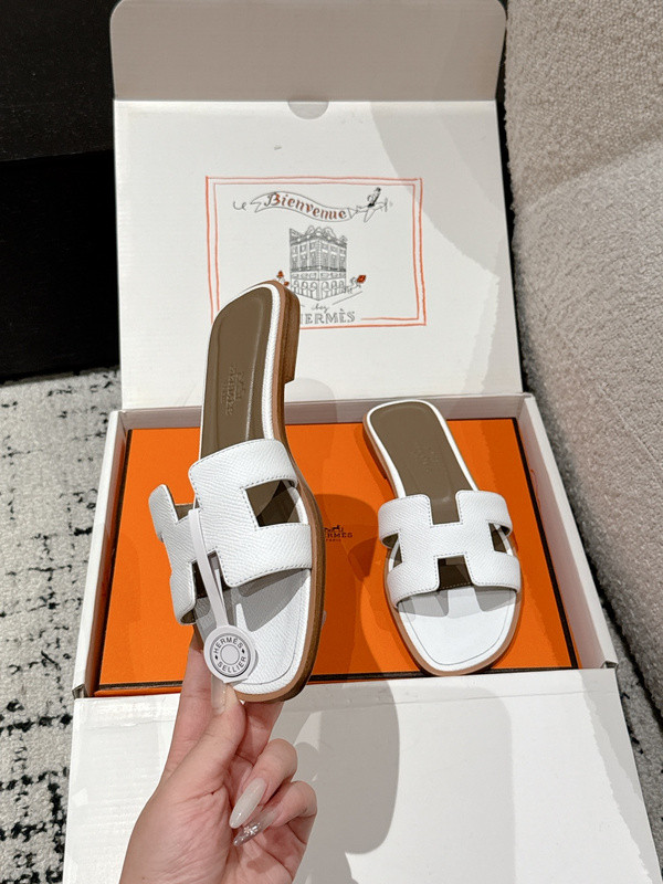H*rmes Sandals