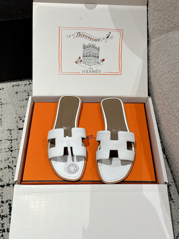 H*rmes Sandals