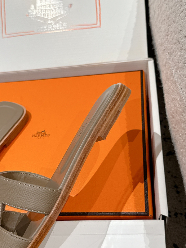 H*rmes Sandals