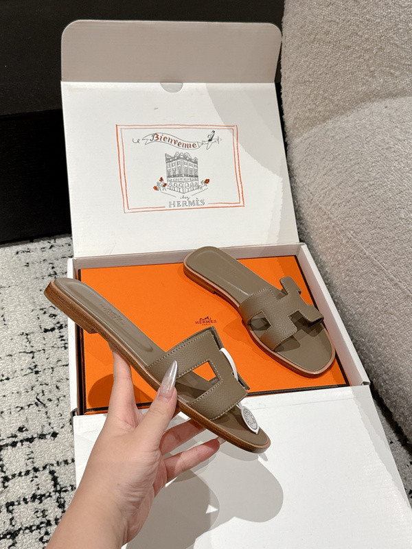 H*rmes Sandals