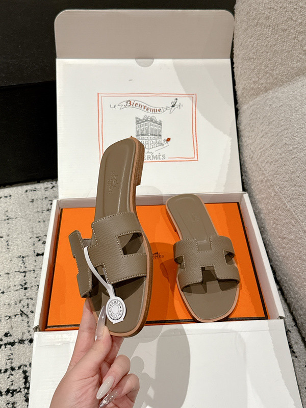 H*rmes Sandals