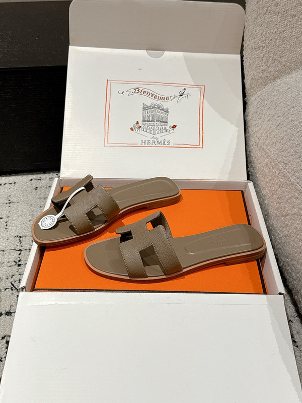 H*rmes Sandals