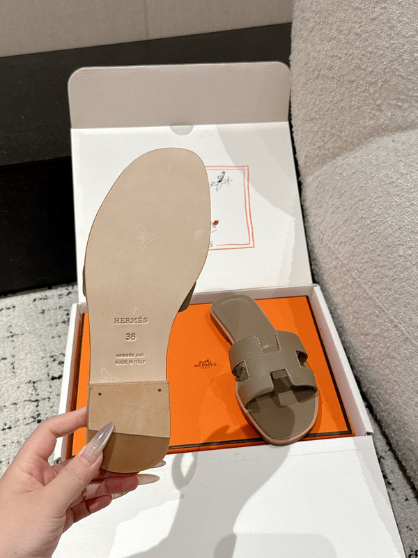 H*rmes Sandals