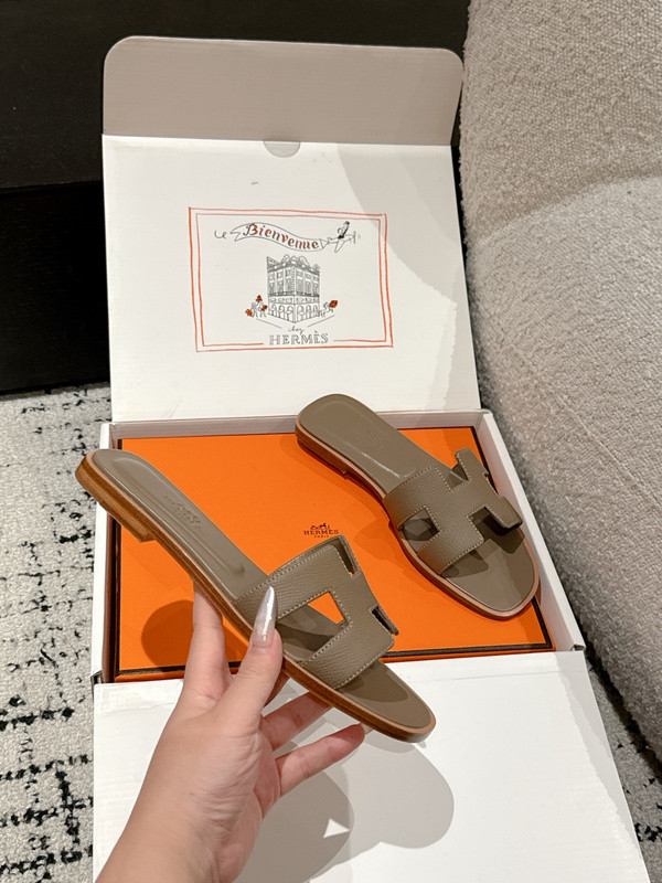 H*rmes Sandals