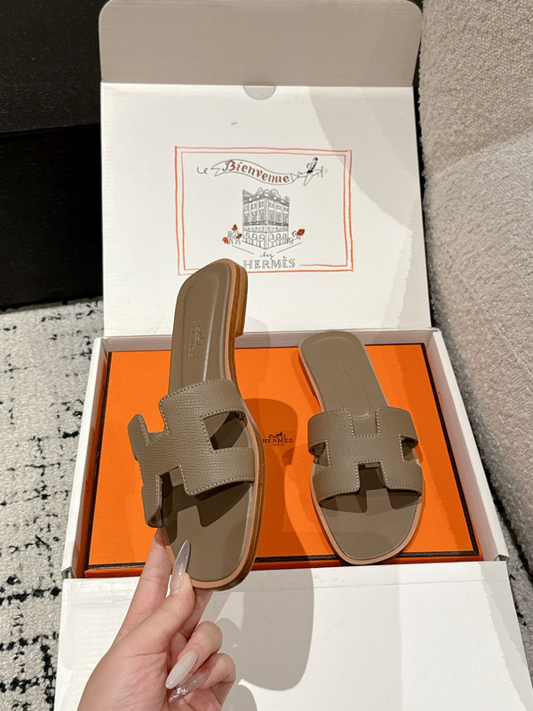 H*rmes Sandals