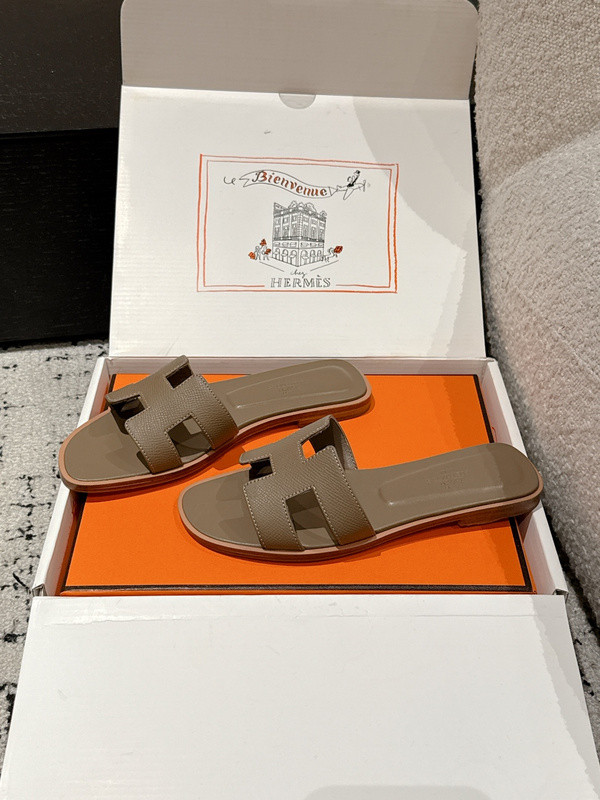 H*rmes Sandals