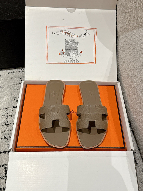 H*rmes Sandals