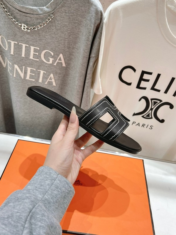 H*rmes Sandals