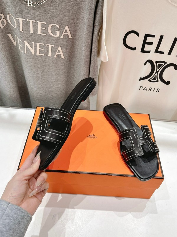 H*rmes Sandals