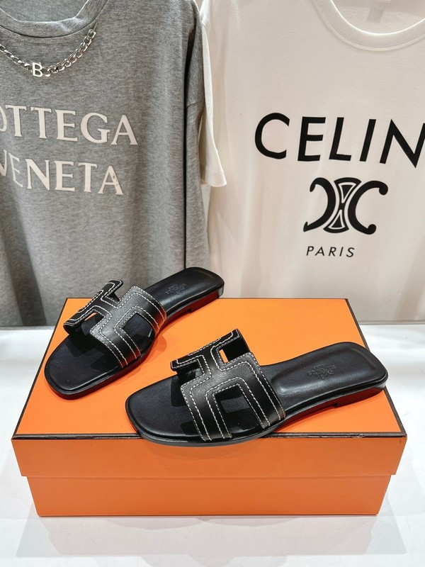 H*rmes Sandals