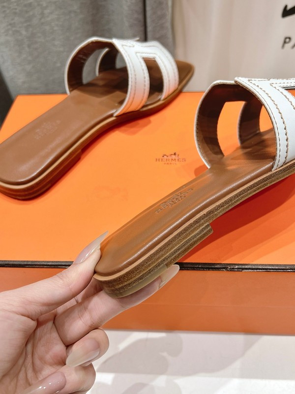 H*rmes Sandals