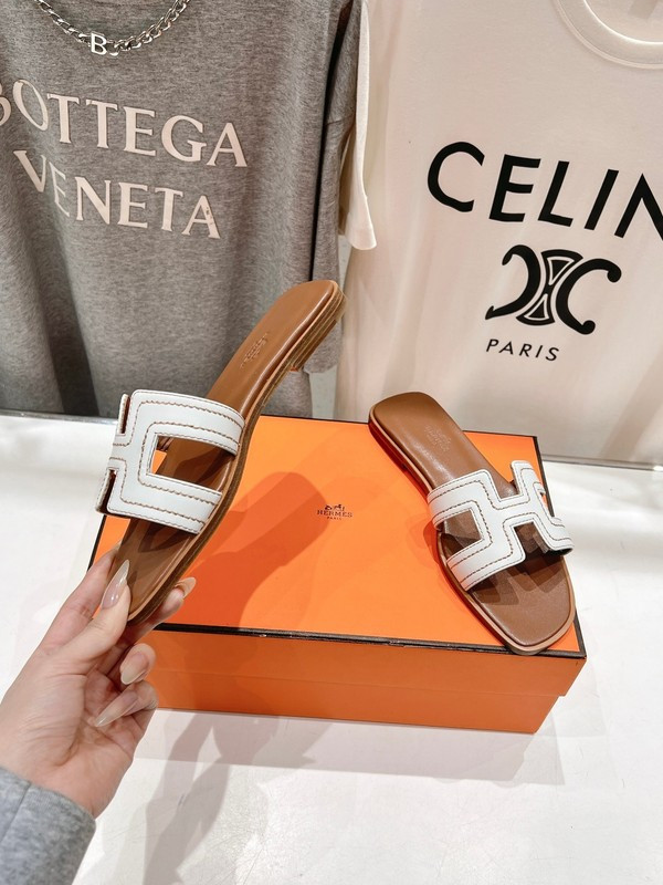 H*rmes Sandals