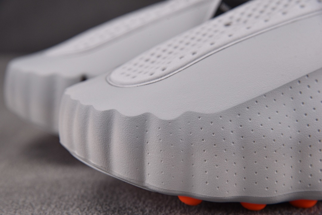 Nike Mind 001