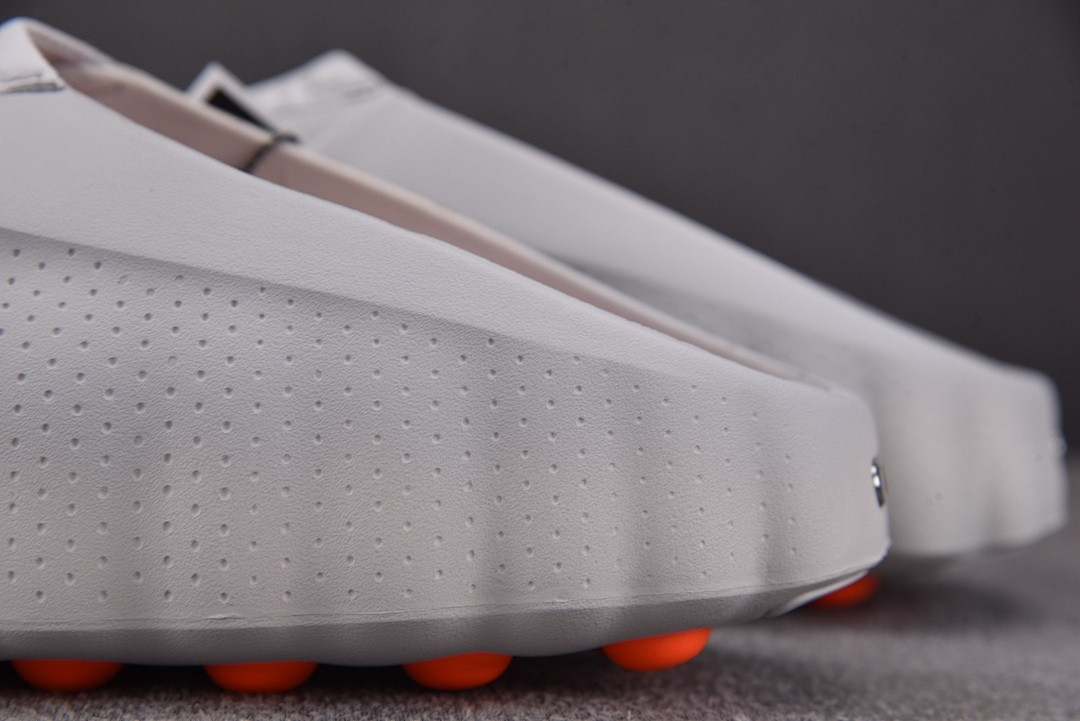 Nike Mind 001