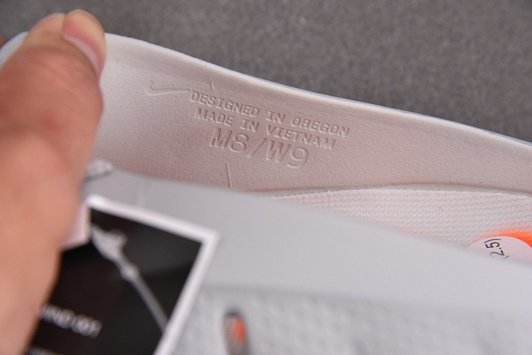 Nike Mind 001