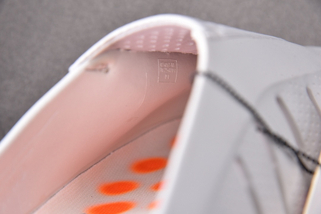 Nike Mind 001