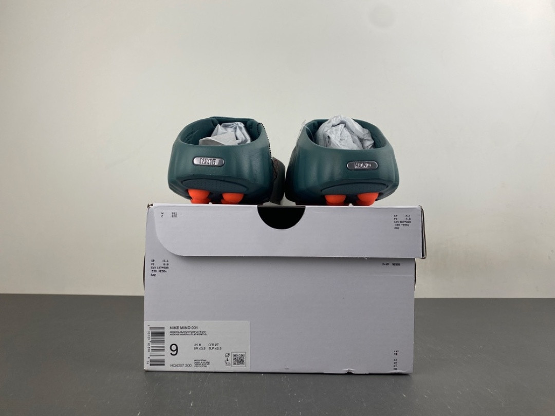 Nike Mind 001
