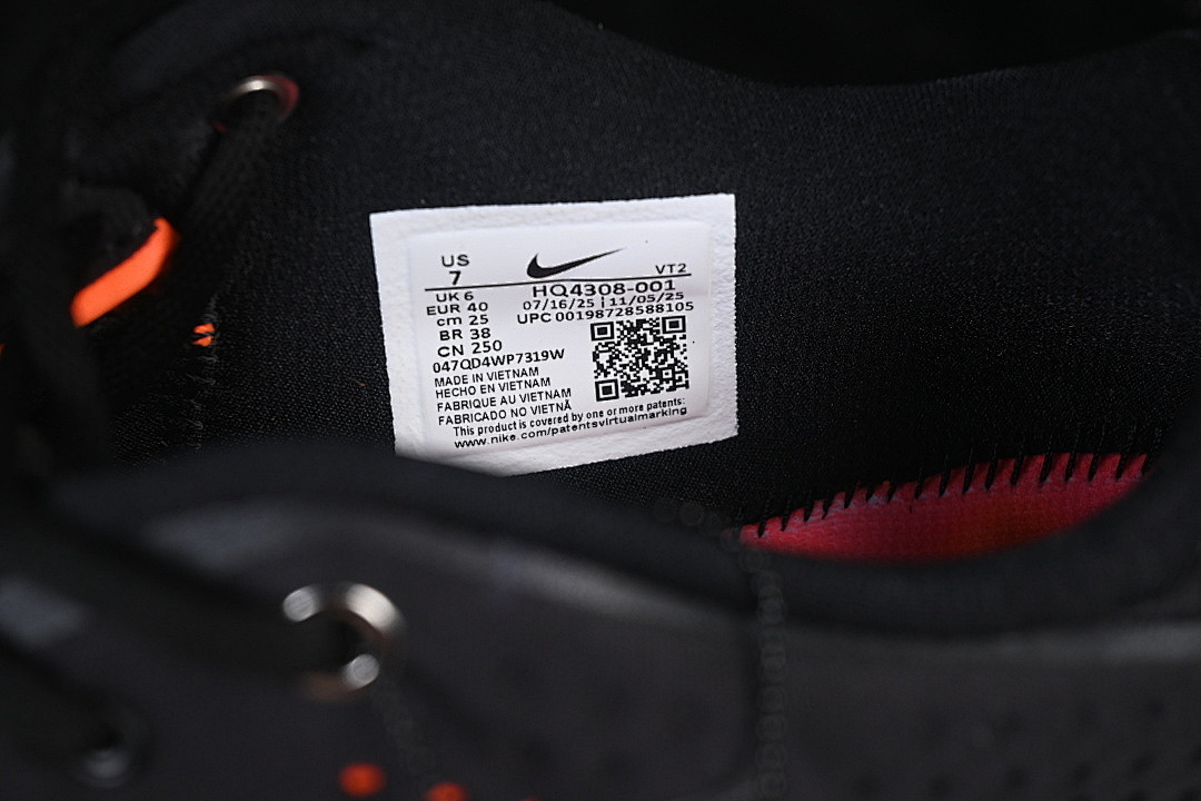 Nike Mind 002 
