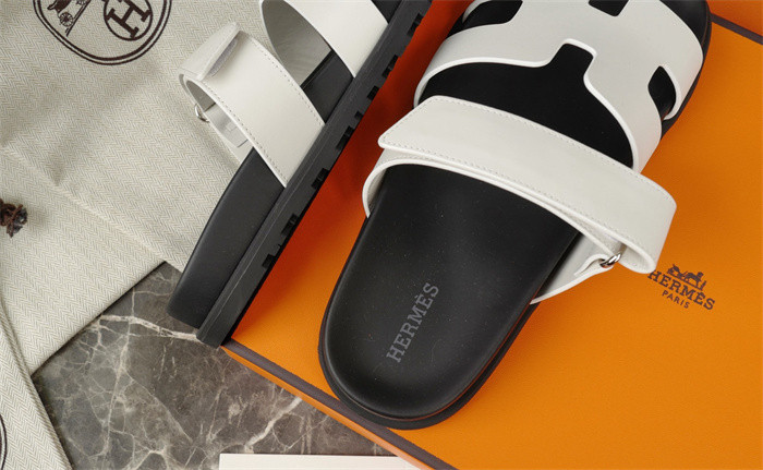 H*rmes Sandals