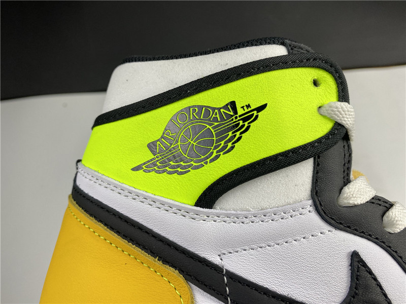 Air Jordan 1 High OG “University Gold” 555088-118