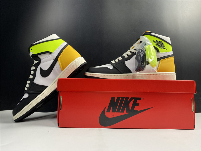 Air Jordan 1 High OG “University Gold” 555088-118