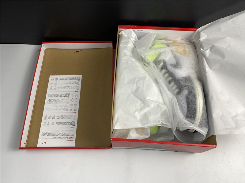 Air Jordan 1 High OG “University Gold” 555088-118