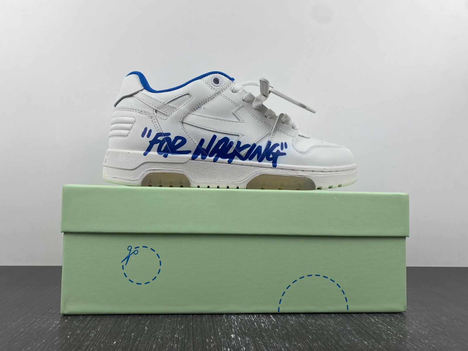 Off-White c/o Virgil Abloh