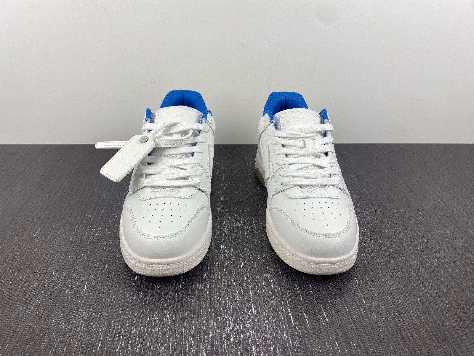 Off-White c/o Virgil Abloh