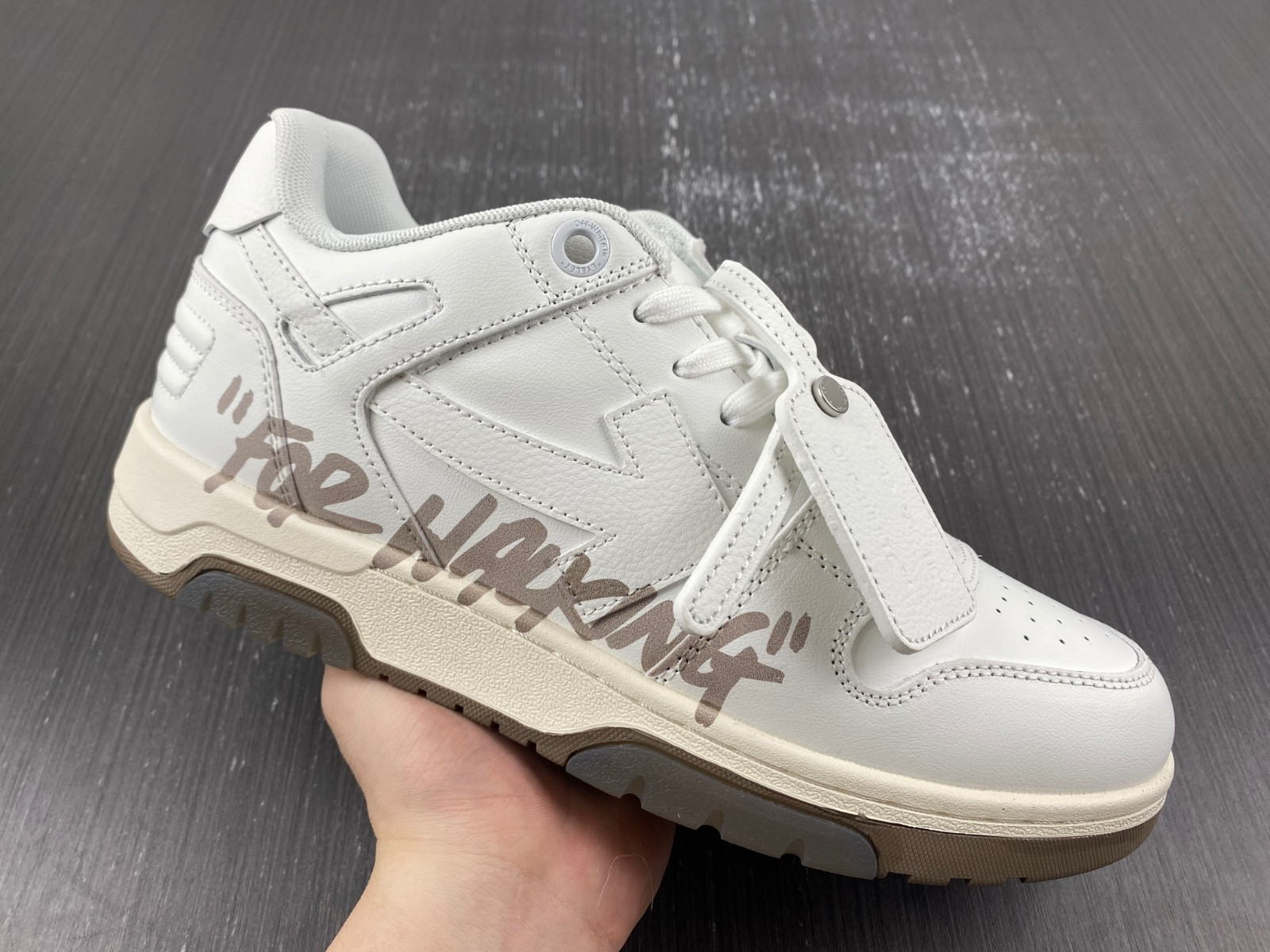 Off-White c/o Virgil Abloh