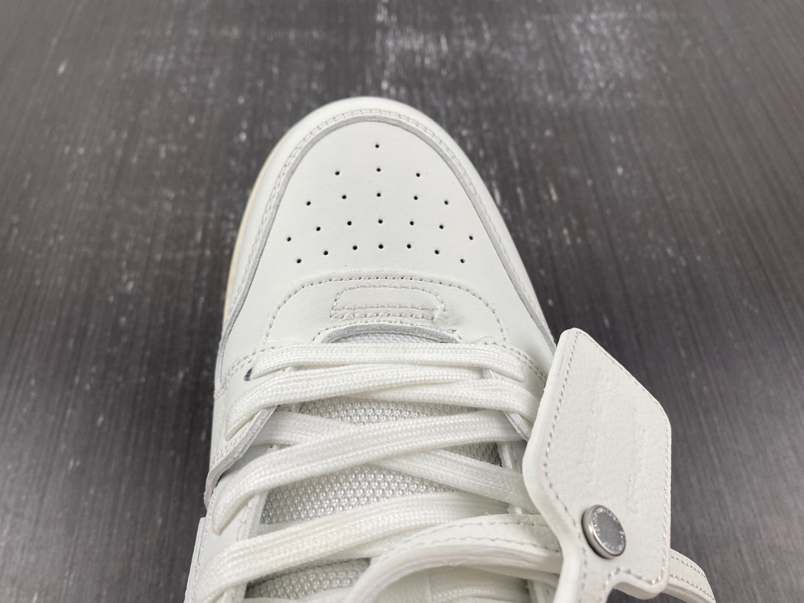 Off-White c/o Virgil Abloh