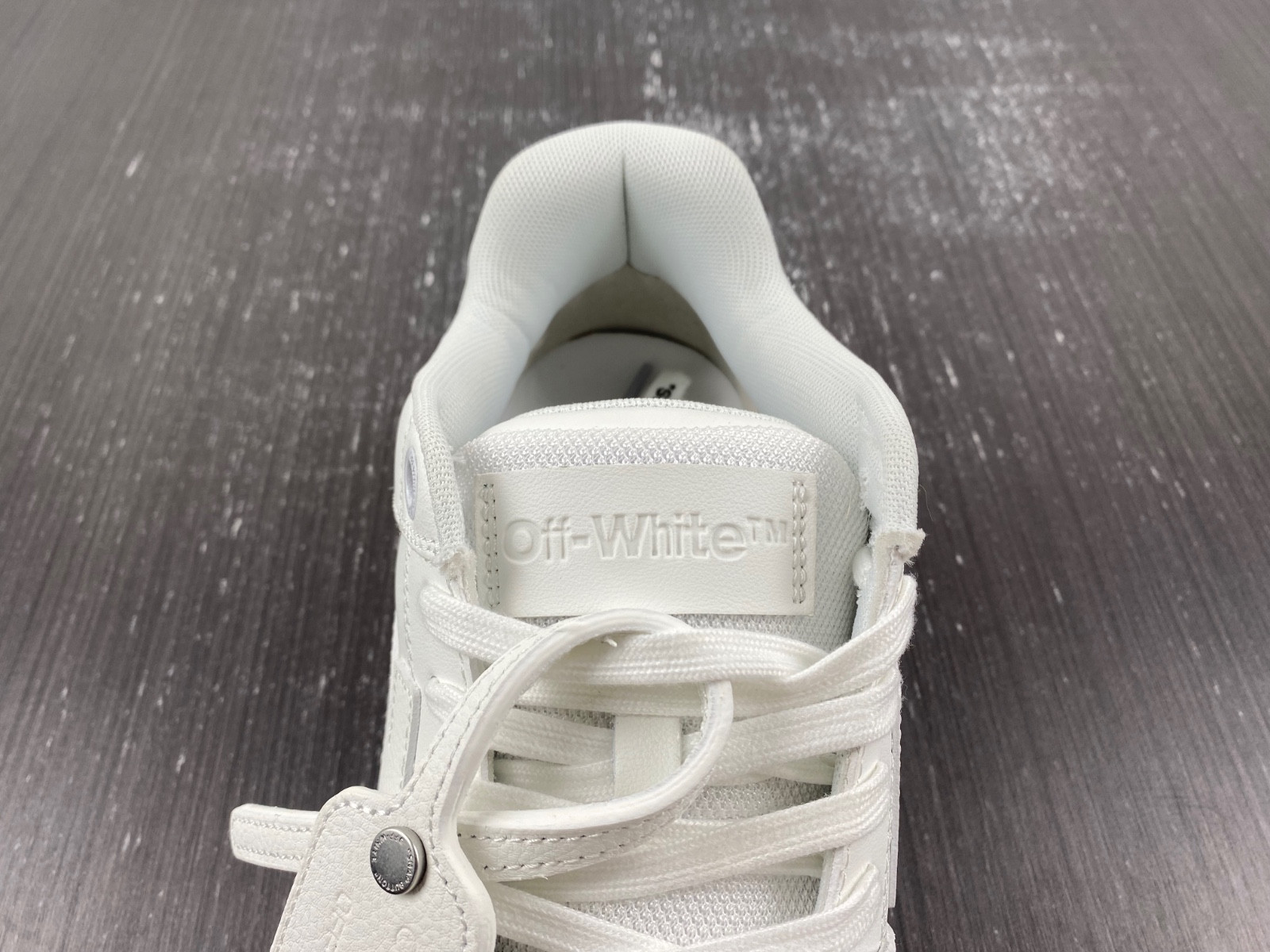 Off-White c/o Virgil Abloh