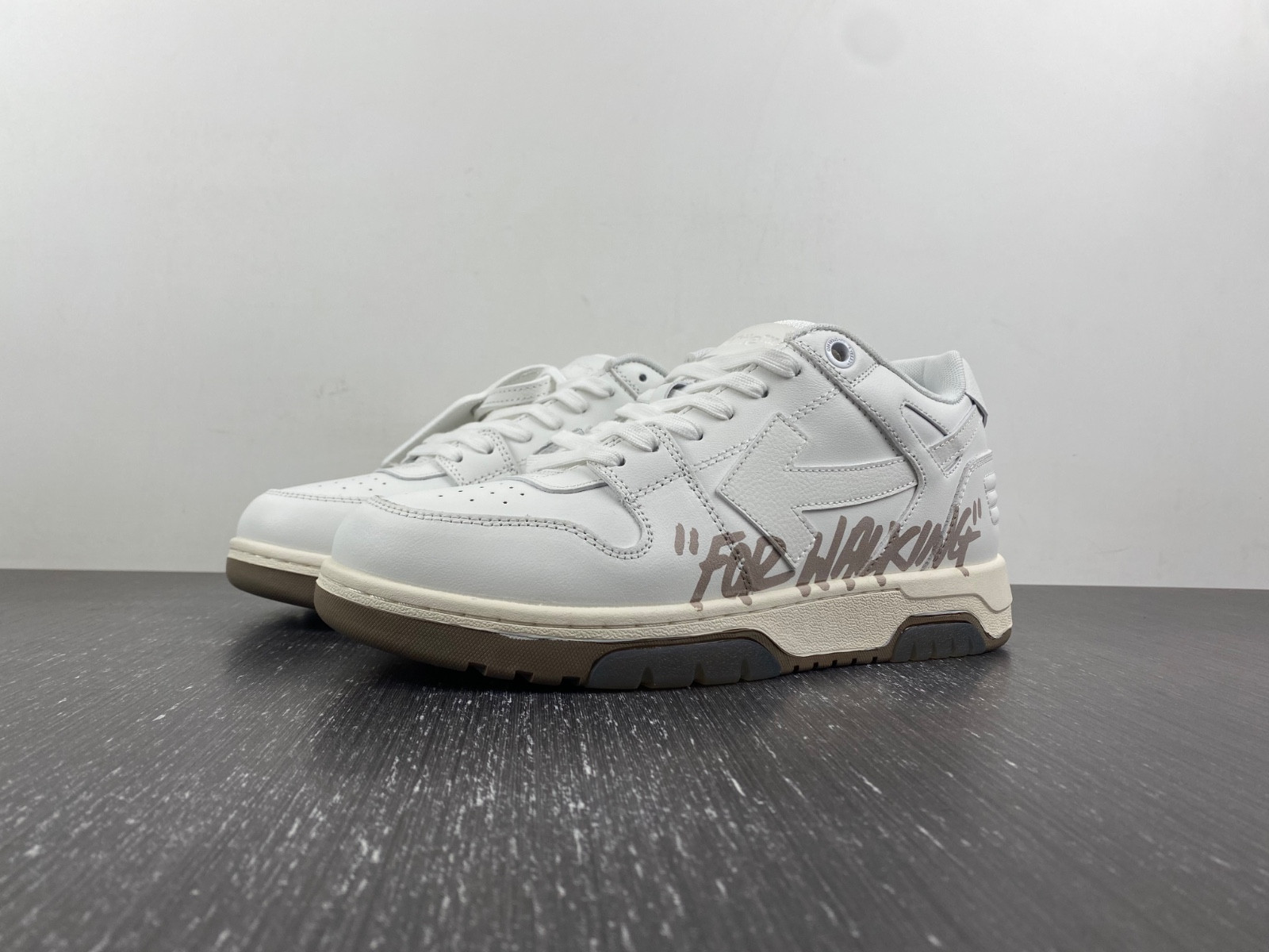 Off-White c/o Virgil Abloh
