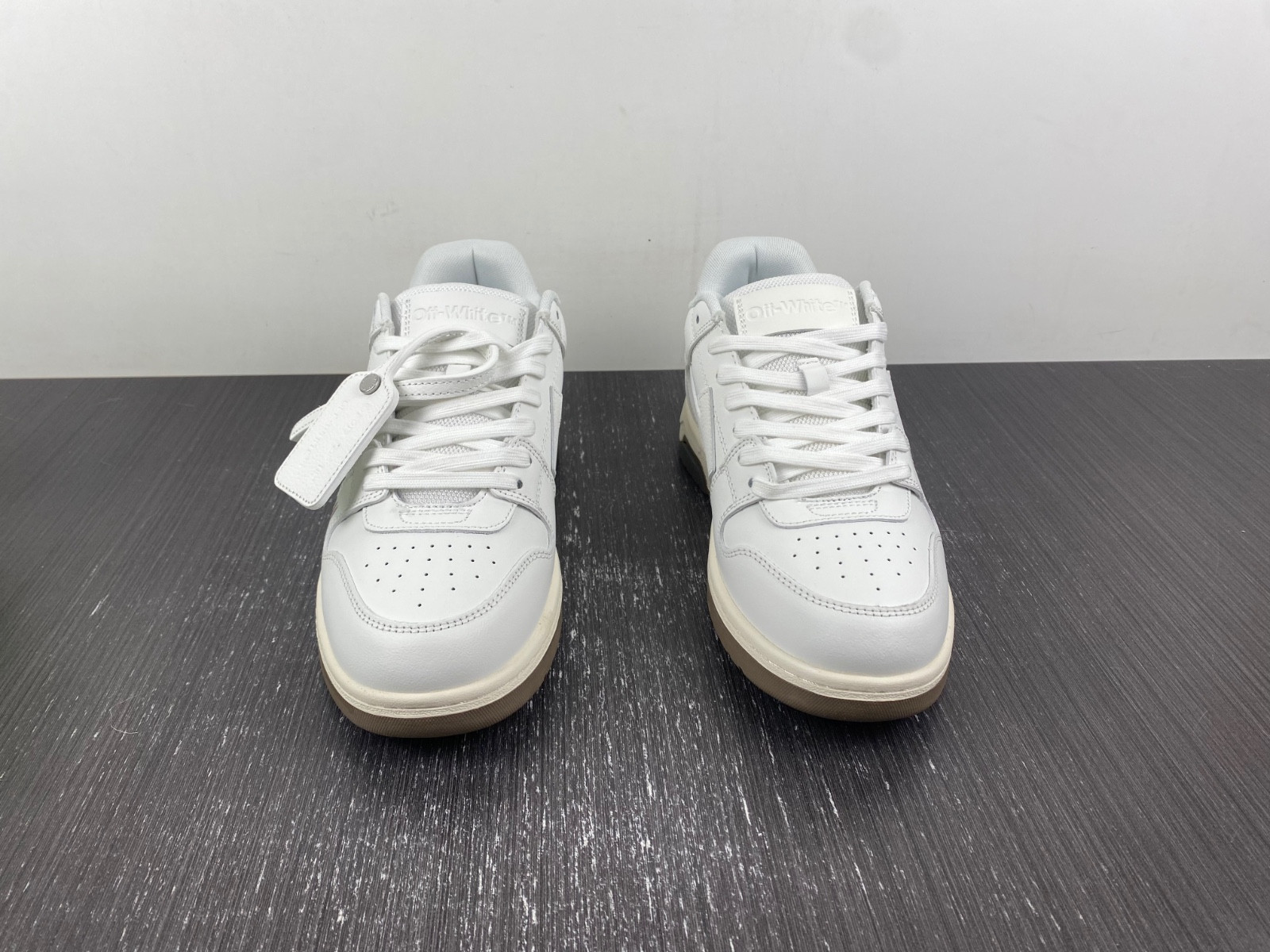 Off-White c/o Virgil Abloh